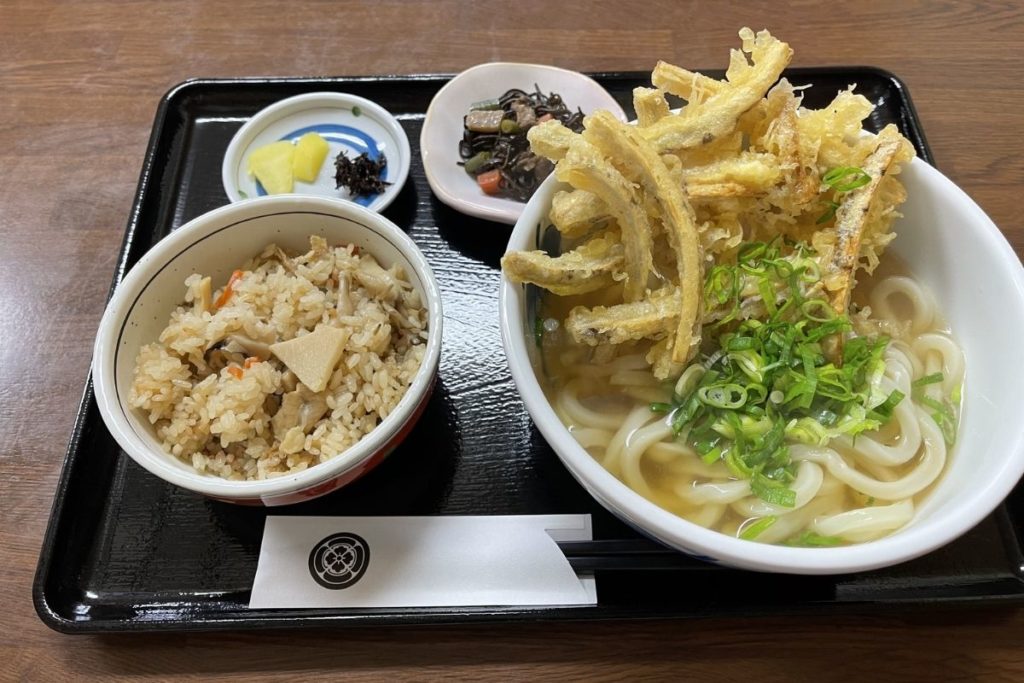 たぬき ごぼう天うどん定食(680円)