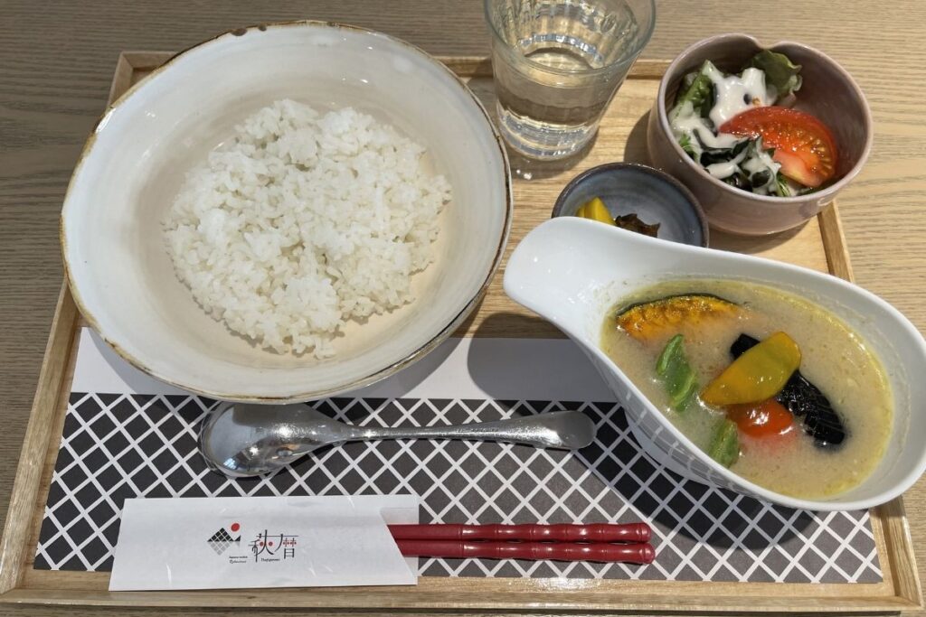 萩暦 長州鶏のタイ風 グリーンカレー(1,078円)