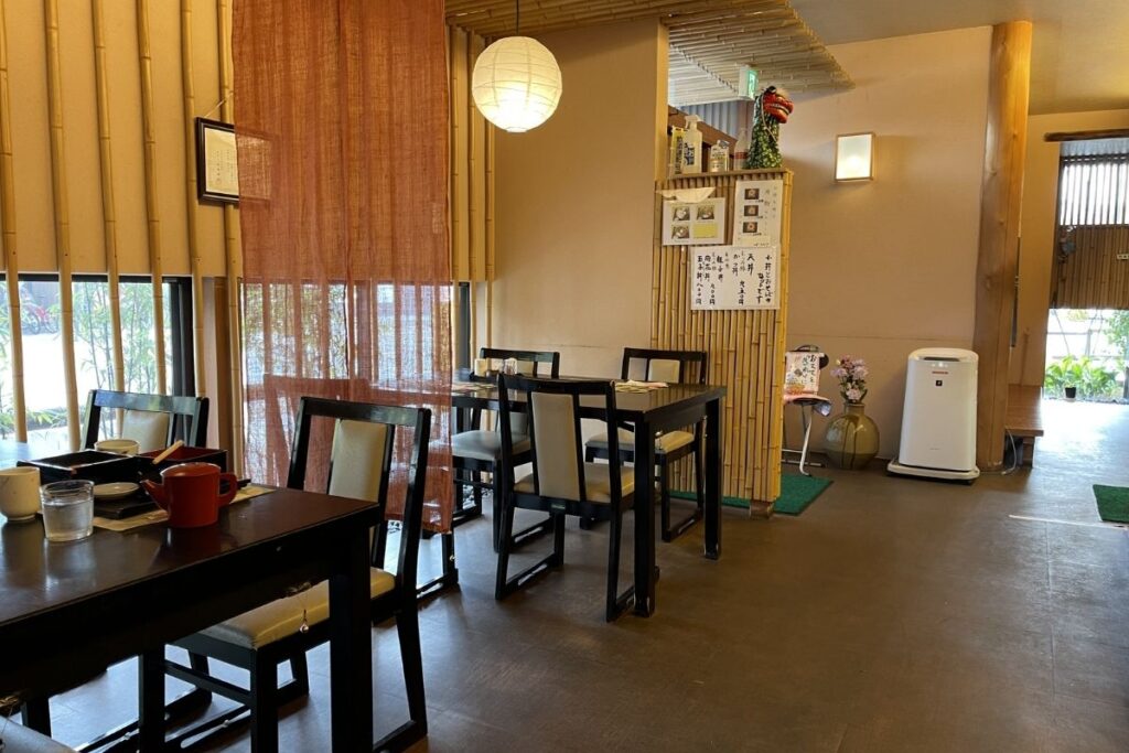 田波 店内1