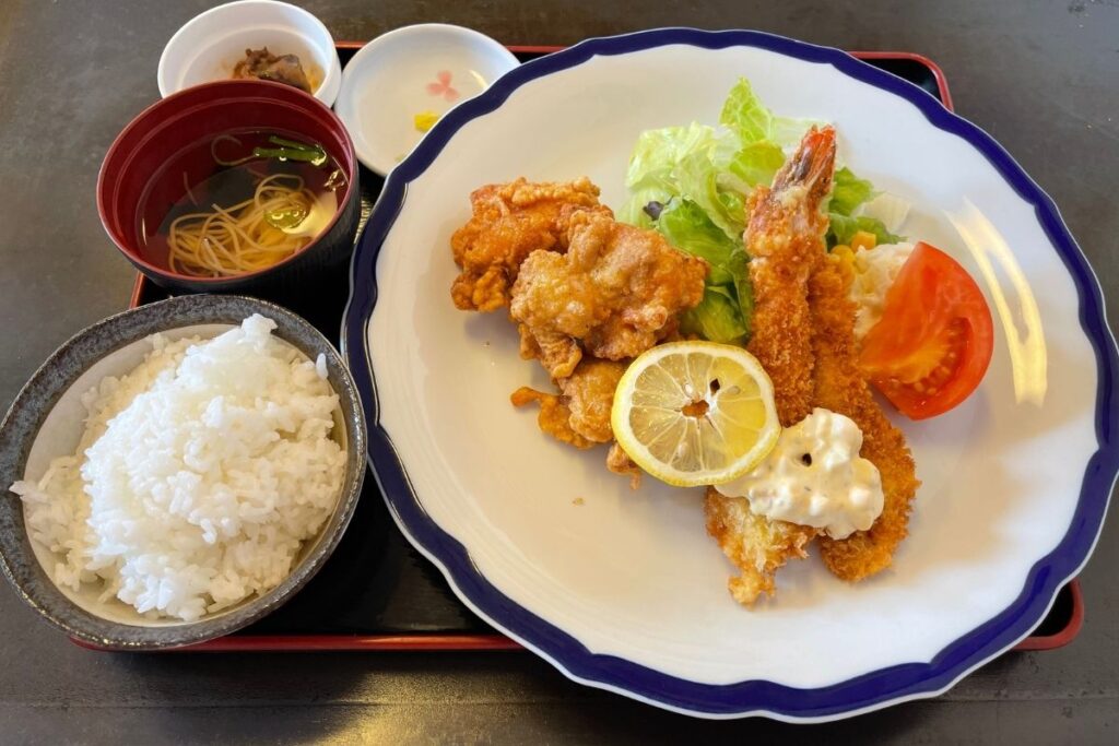 ふくだや 海老フライ＆唐揚げ定食(1,080円)