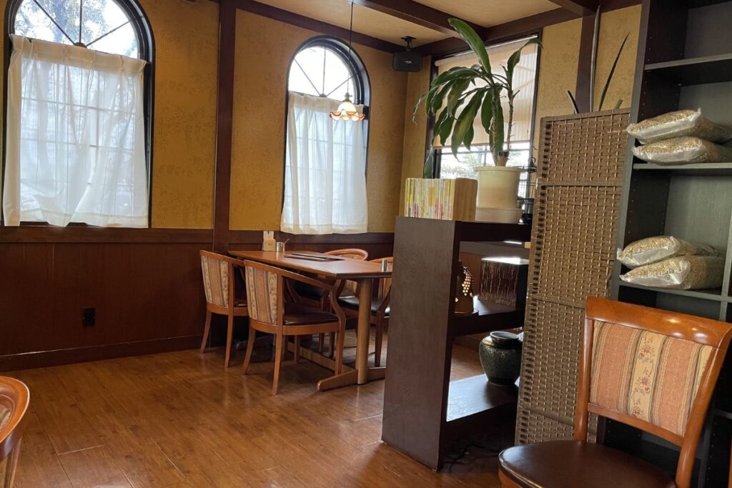 カモン 店内1