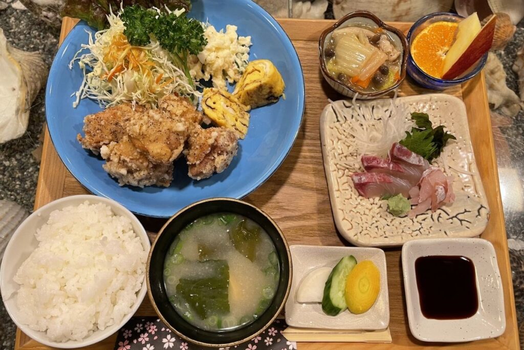 こづち 唐揚げ定食(980円)