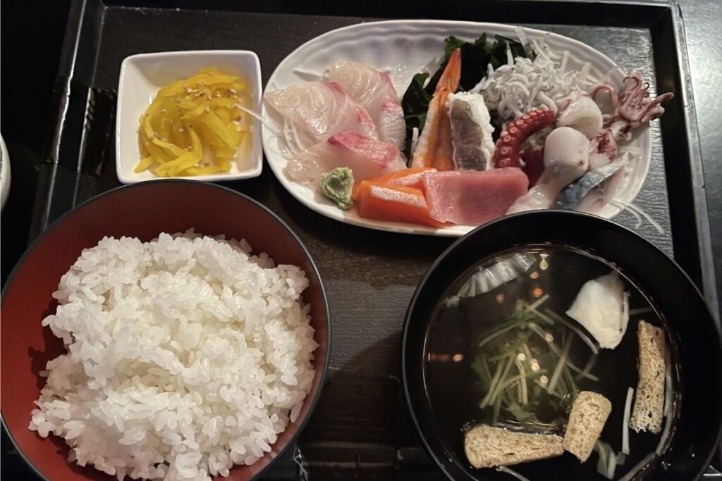 アミーゴ 刺身定食(200円)