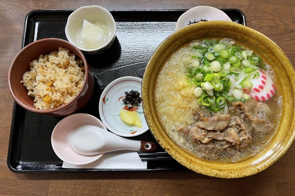 たぬき 平日 炊き込みご飯 おかわり無料 土日 ウニ飯 付のうどん店 Discover Hagi