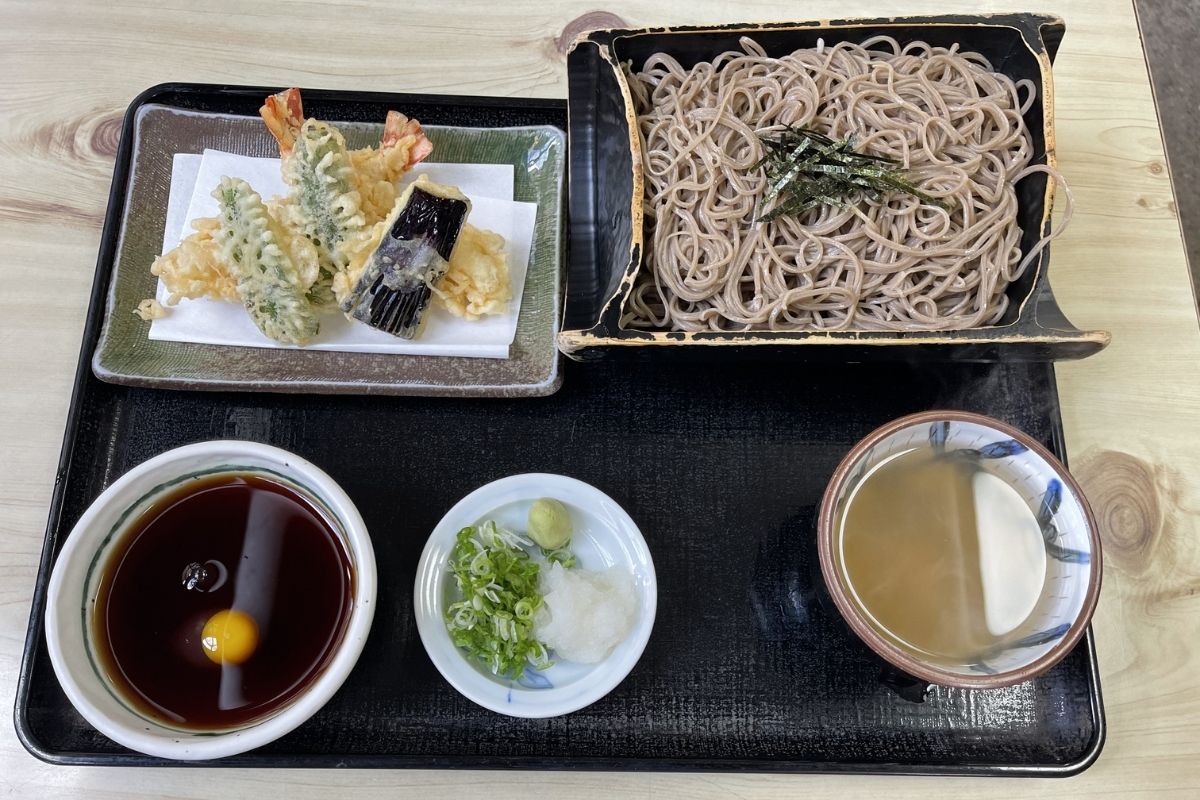 ふじたや 天ざるそば(1,410円)