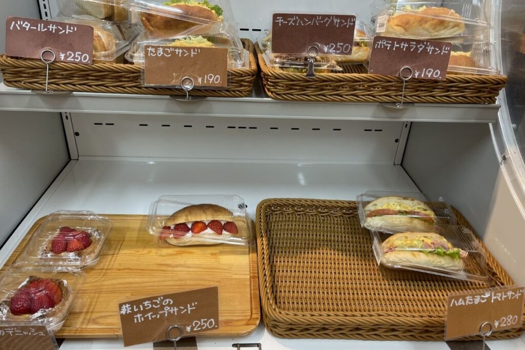 茂林堂 萩いちごのホイップサンド2(250円)