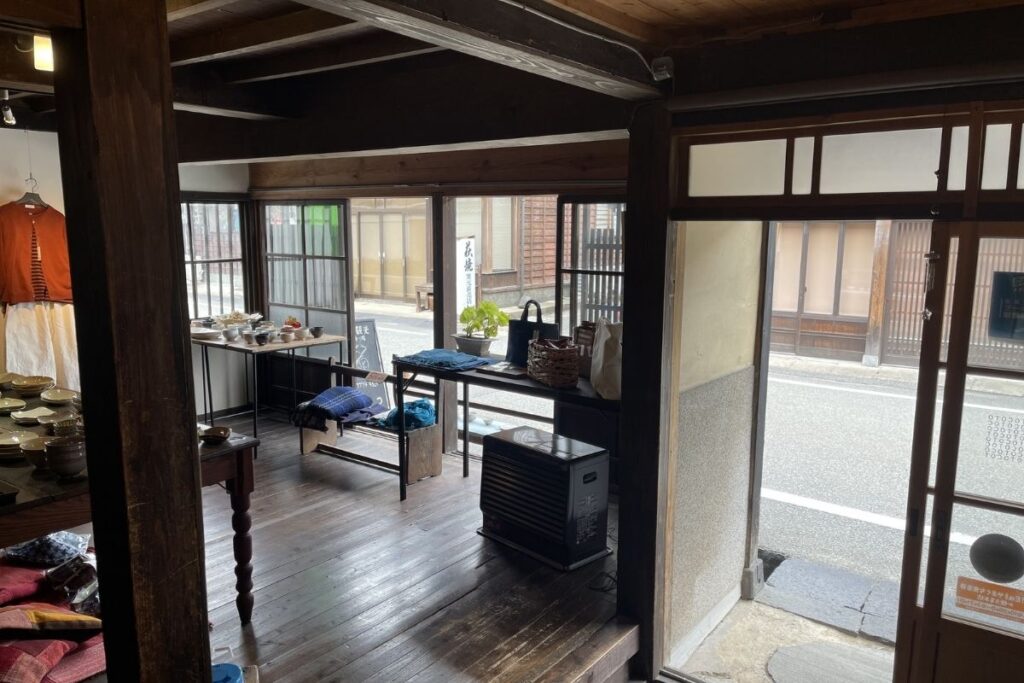 晦事 店内4