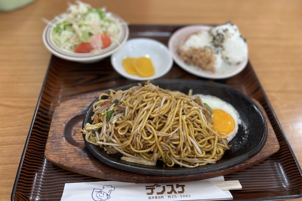 デンスケ ヤキソバ定食(950円)