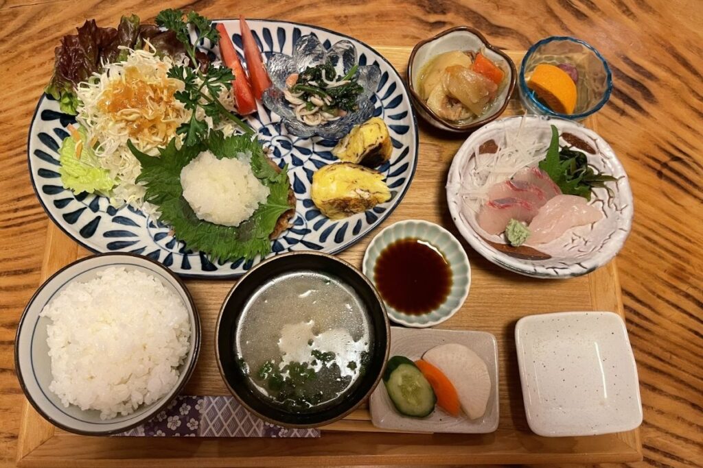 こづち 日替わり定食(ハンバーグ)(980円)