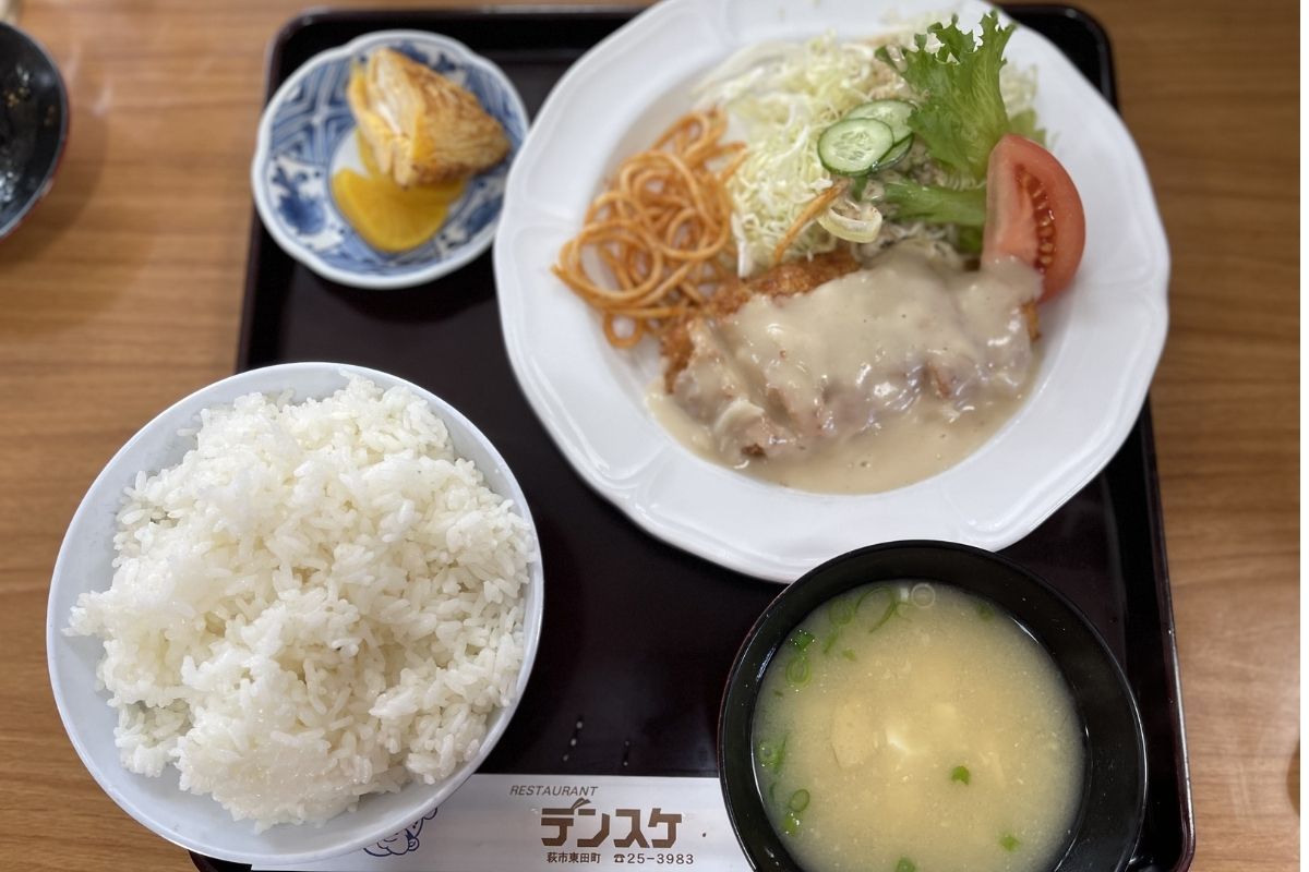 デンスケ クリームチキンカツ定食(900円)