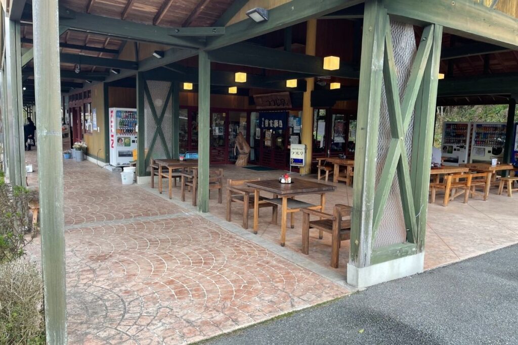 つつじ亭 店内1