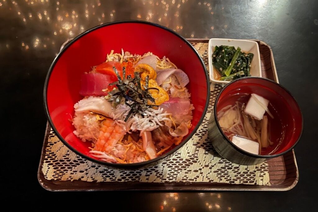アミーゴ 海鮮丼(300円)