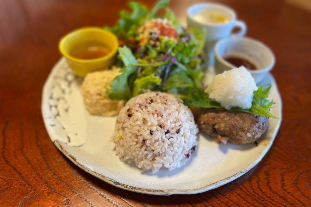 畔亭 長萩黒毛和牛ハンバーグプレート1(1,650円)