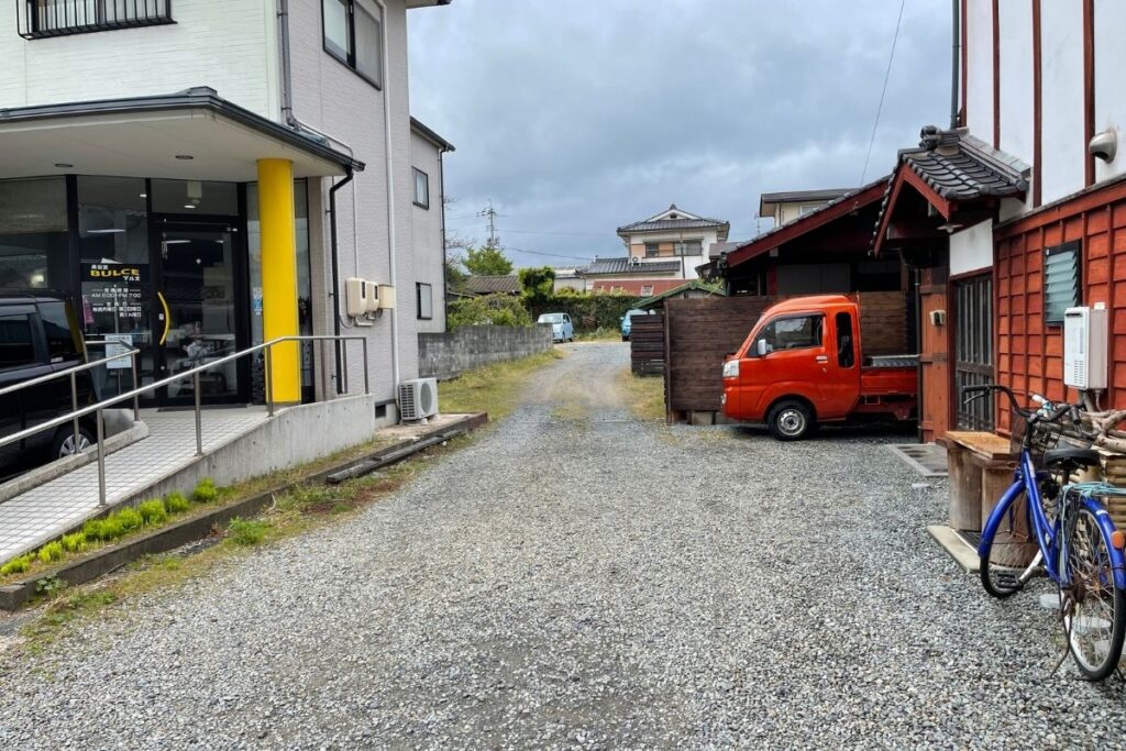 さるのこしかけ 駐車場1