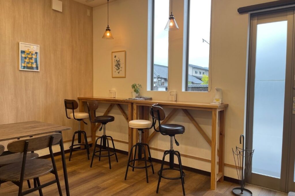 クローバー 店内1