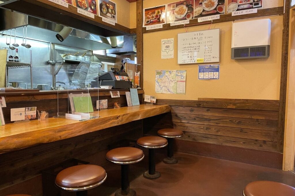 維新亭 店内1