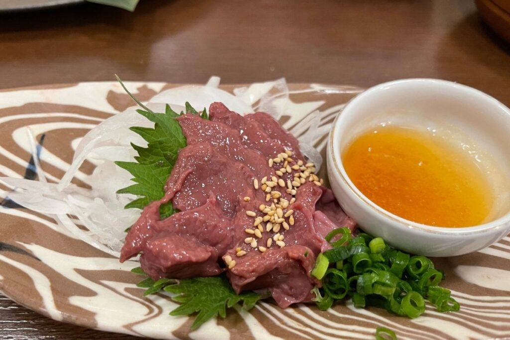 銀 レバ刺し(1,100円)