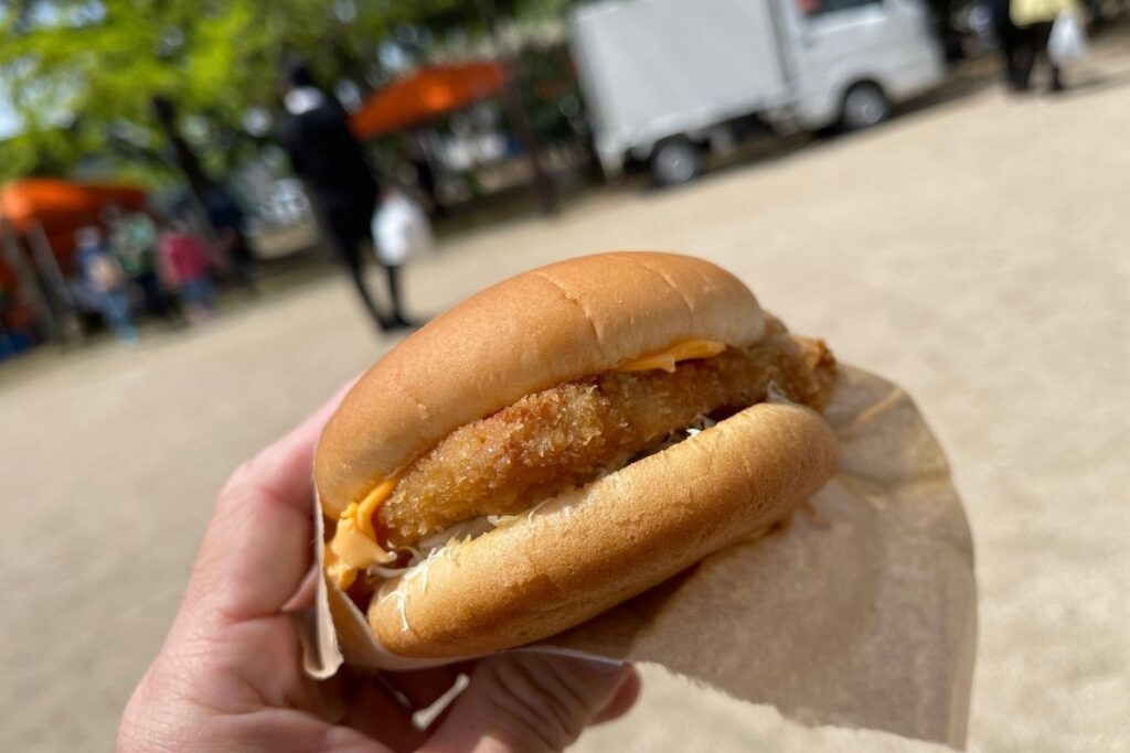 忠小兵衛蒲鉾本店 萩かまバーガー(400円)