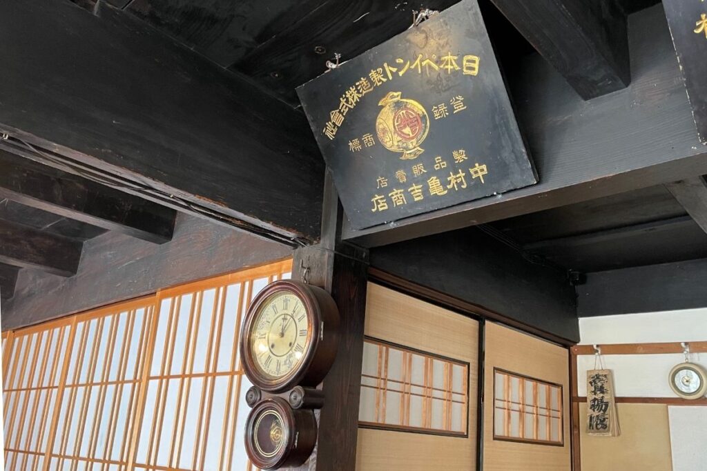 むらや中村船具店 店内1