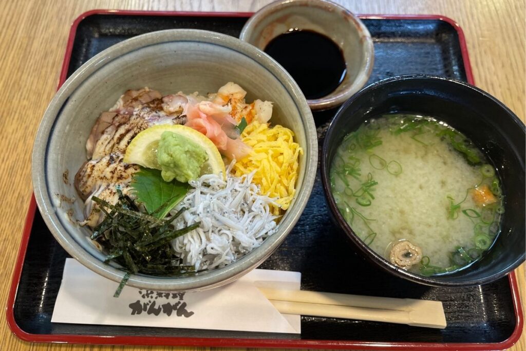 がんがん 朝定食(あぶり海鮮丼)1(550円)