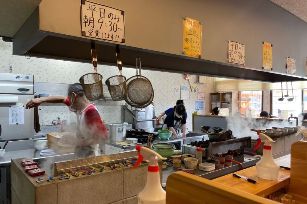 ラーメン加藤 厨房