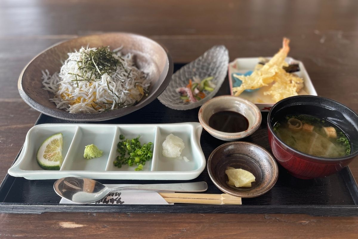 がんがん かまあげ丼と天ぷら(1,100円)