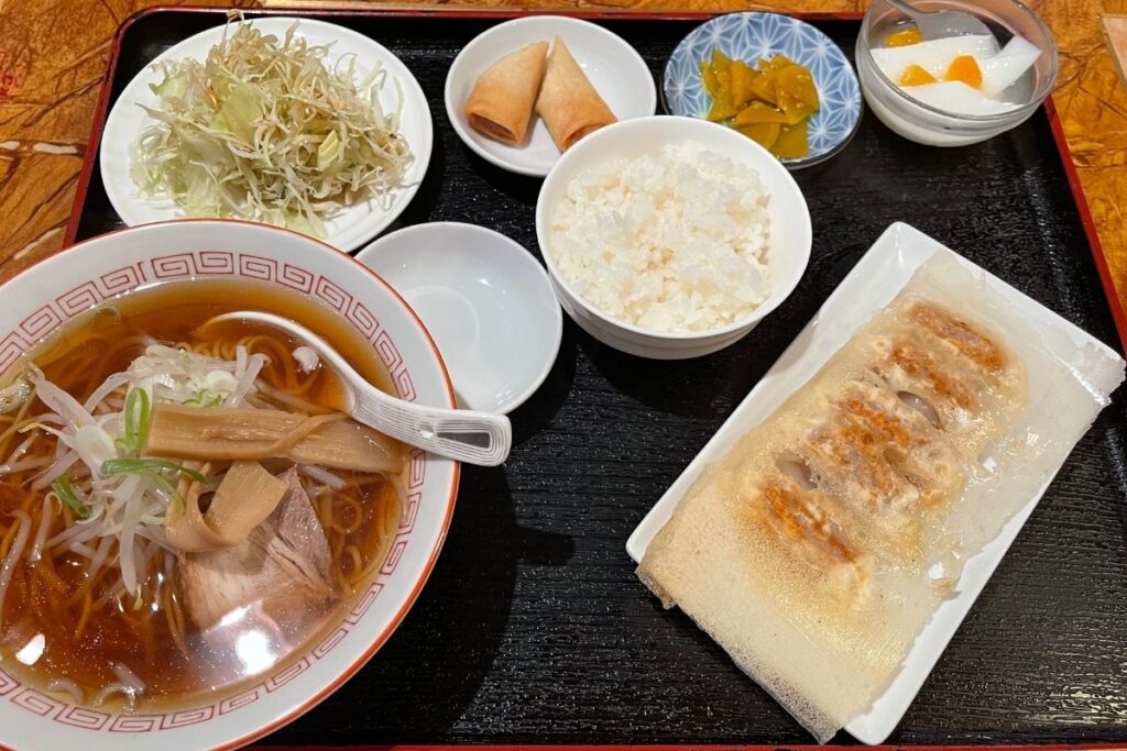 王金閣 焼き餃子定食(990円)