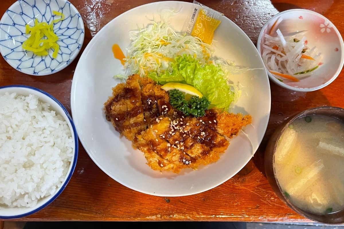 ふるさと家族 日替わりランチ(チキンカツ)(800円)