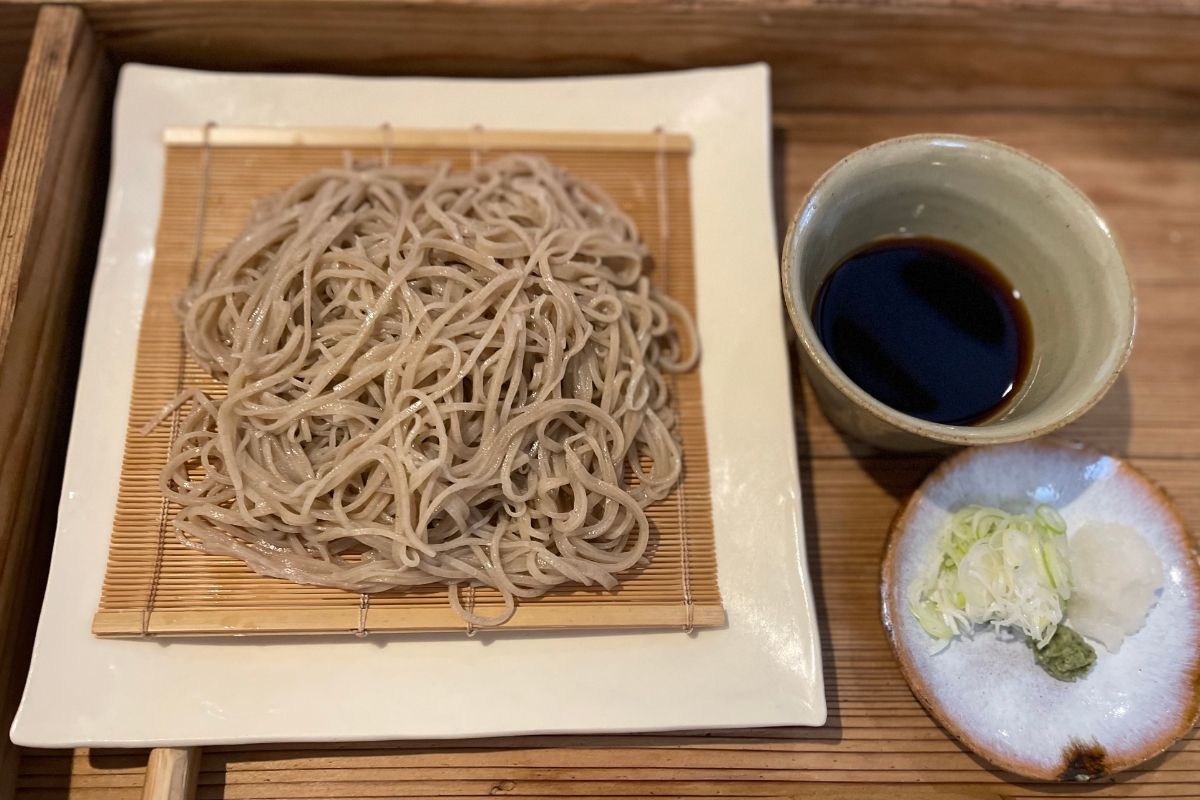 さるのこしかけ もり蕎麦(880円)