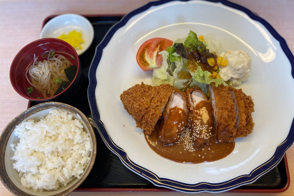 ふくだや 豚ロースカツ定食(960円)