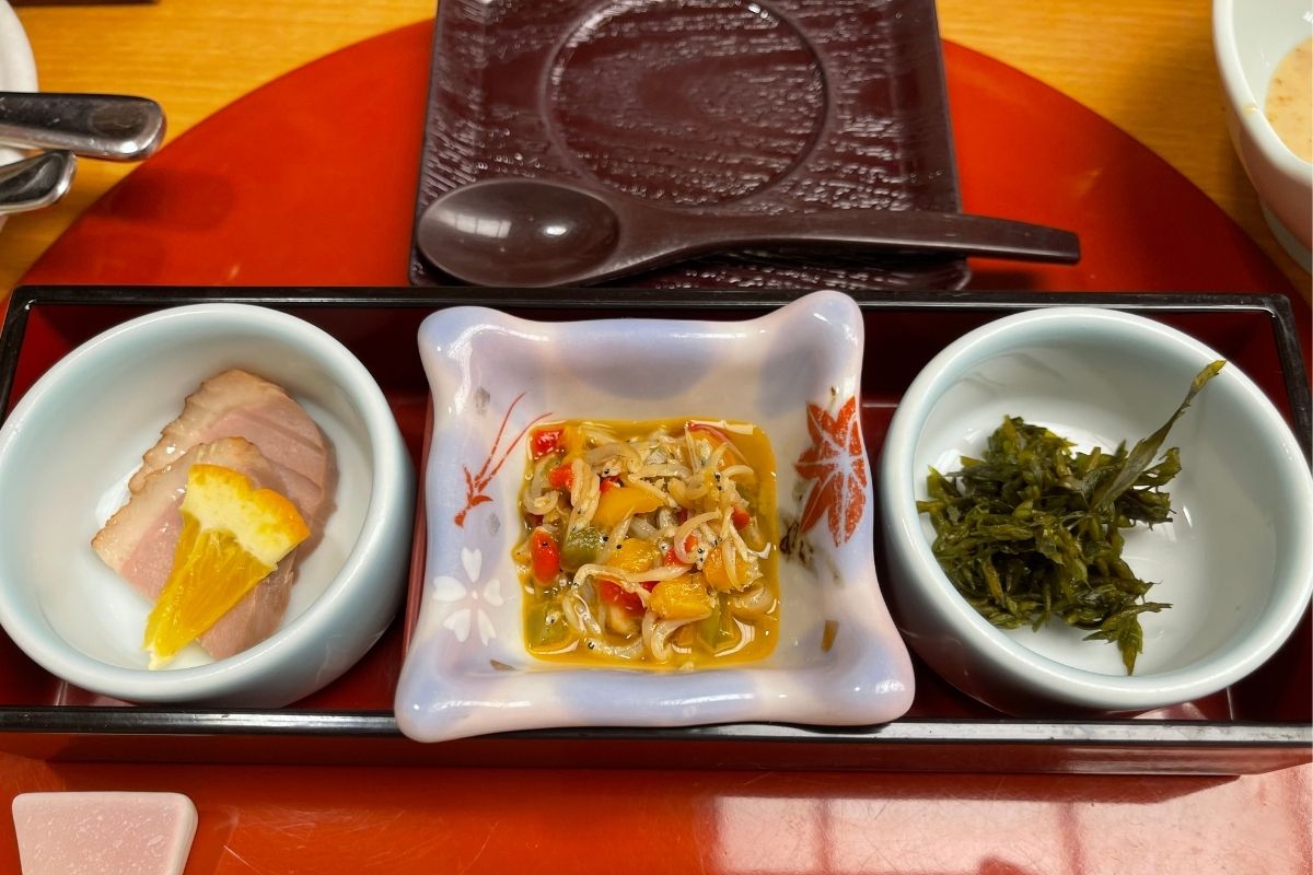 萩観光ホテル 夕食(前菜：季節の前菜三種)
