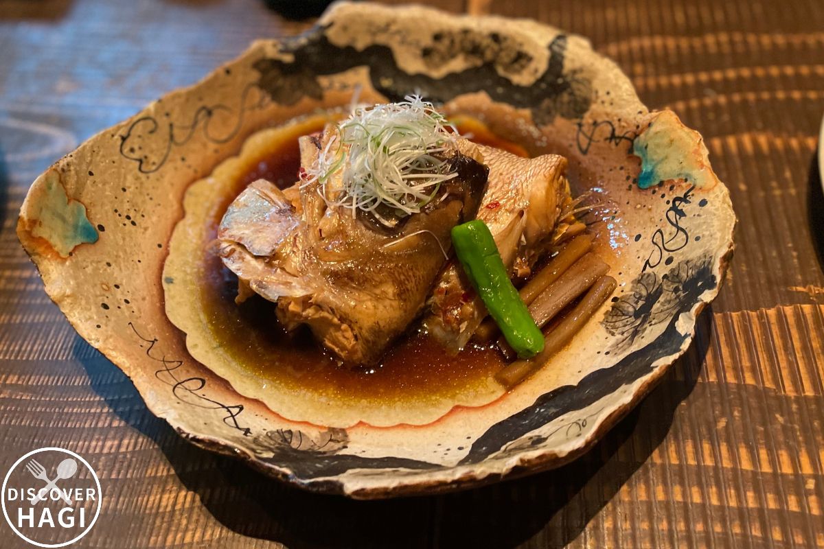 居酒屋 坂田 鯛のあらだき(790円)