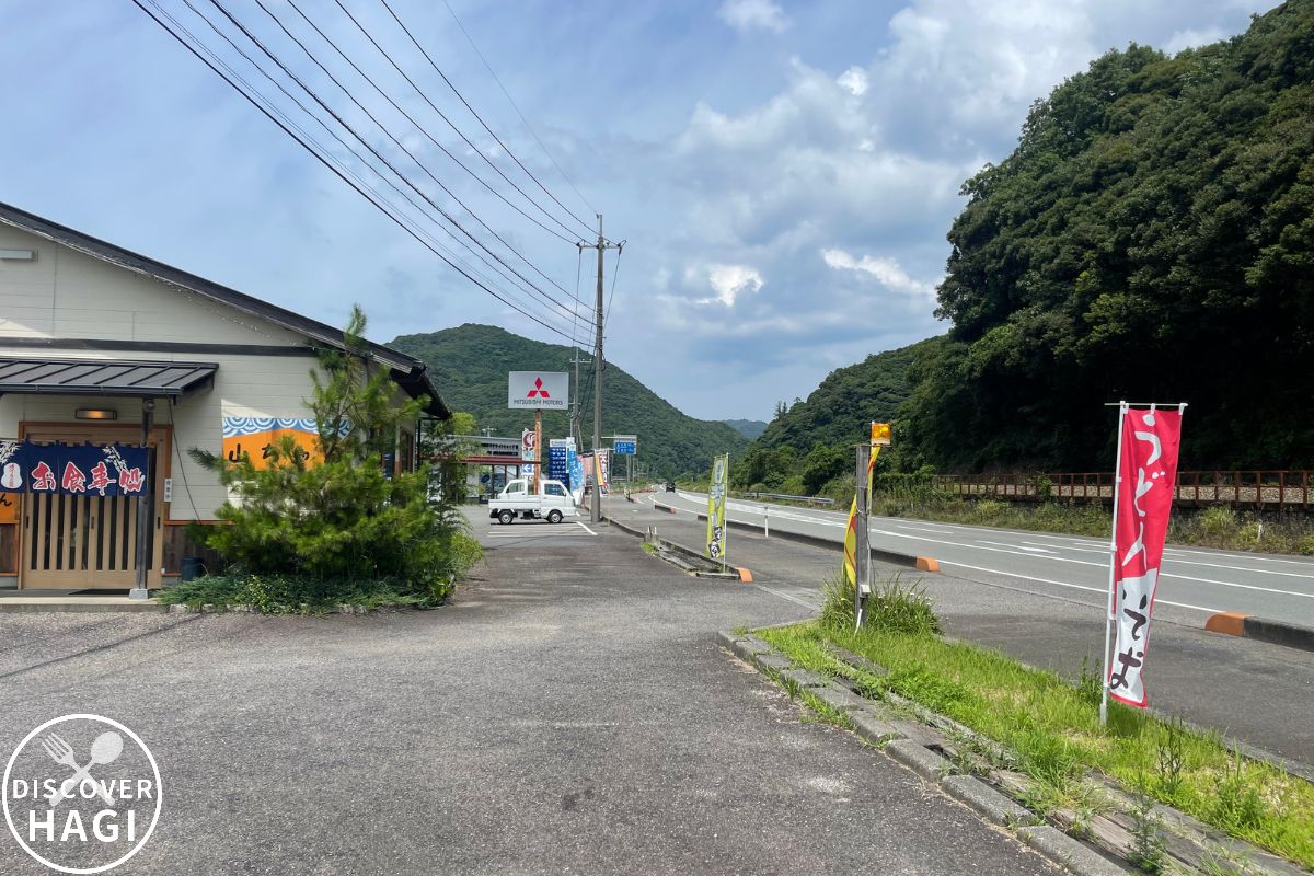 山ちゃん 駐車場1